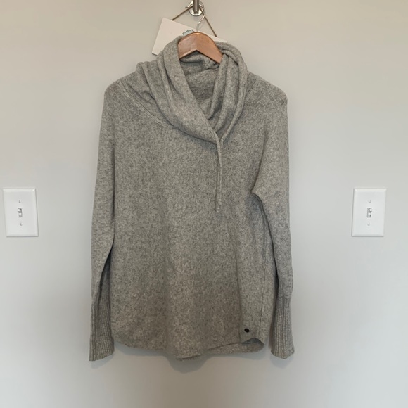 Eddie Bauer Other - Sleep sweater turtle neck